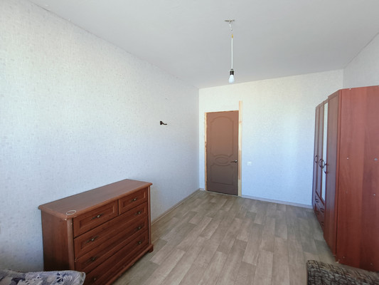 Продам трехкомнатную (3-комн.) квартиру, Вышгородская ул, 13к1, Зверево д