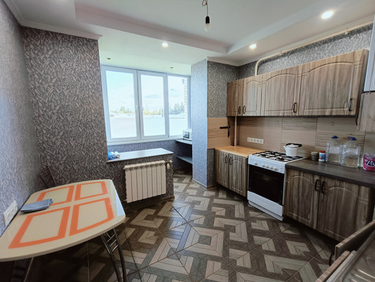 Продам трехкомнатную (3-комн.) квартиру, Вышгородская ул, 13к1, Зверево д