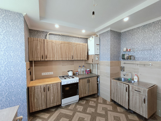 Продам трехкомнатную (3-комн.) квартиру, Вышгородская ул, 13к1, Зверево д