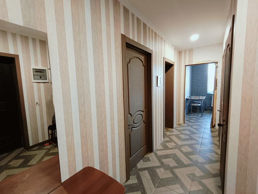 Продам трехкомнатную (3-комн.) квартиру, Вышгородская ул, 13к1, Зверево д