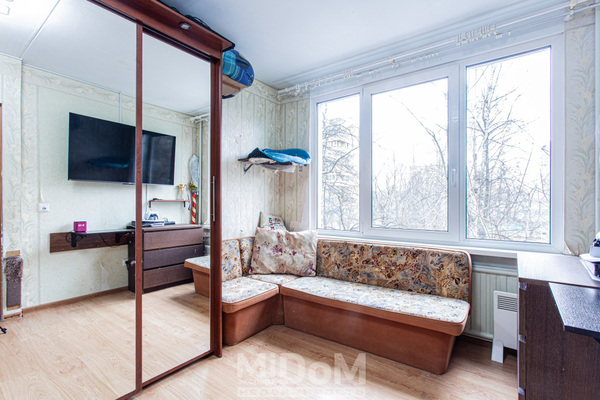 Продам трехкомнатную (3-комн.) квартиру, Турку ул, 12к6 литера А, Санкт-Петербург г