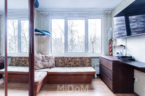 Продам трехкомнатную (3-комн.) квартиру, Турку ул, 12к6 литера А, Санкт-Петербург г