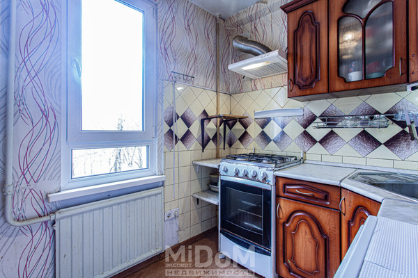 Продам трехкомнатную (3-комн.) квартиру, Турку ул, 12к6 литера А, Санкт-Петербург г