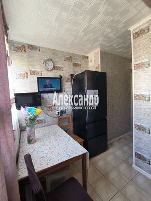Продам трехкомнатную (3-комн.) квартиру, Гатчинская ул, 18А, Коммунар г