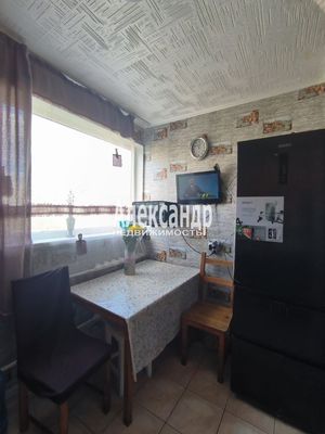 Продам трехкомнатную (3-комн.) квартиру, Гатчинская ул, 18А, Коммунар г