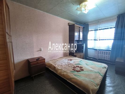 Продам трехкомнатную (3-комн.) квартиру, Гатчинская ул, 18А, Коммунар г