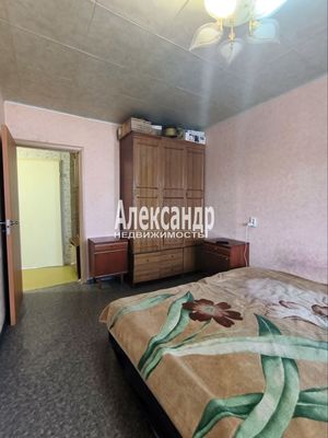 Продам трехкомнатную (3-комн.) квартиру, Гатчинская ул, 18А, Коммунар г