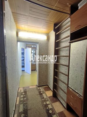 Продам трехкомнатную (3-комн.) квартиру, Гатчинская ул, 18А, Коммунар г
