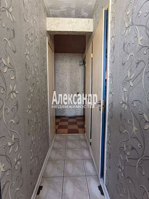 Продам трехкомнатную (3-комн.) квартиру, Гатчинская ул, 18А, Коммунар г