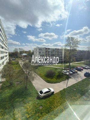 Продам трехкомнатную (3-комн.) квартиру, Гатчинская ул, 18А, Коммунар г