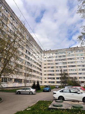 Продам трехкомнатную (3-комн.) квартиру, Гатчинская ул, 18А, Коммунар г