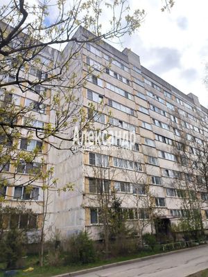 Продам трехкомнатную (3-комн.) квартиру, Гатчинская ул, 18А, Коммунар г