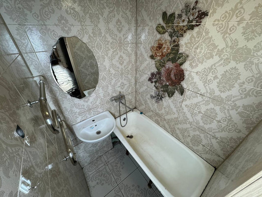 Продам трехкомнатную (3-комн.) квартиру, Магистральное ш, 25к2, Комсомольск-на-Амуре г