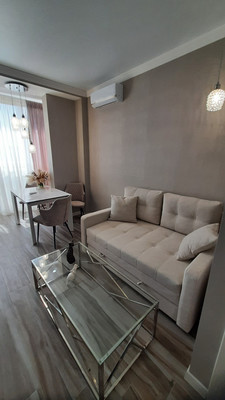 Продам трехкомнатную (3-комн.) квартиру, Балаклавская ул, 133, Симферополь г