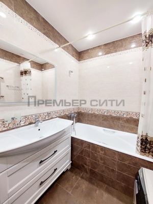 Продам трехкомнатную (3-комн.) квартиру, 65 лет Победы ул, 45, Калуга г