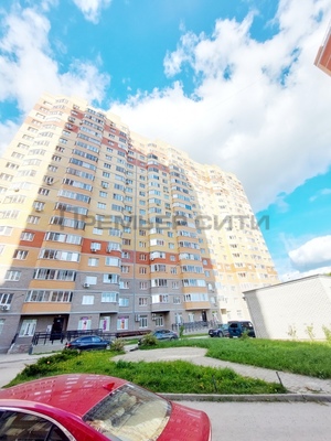 Продам трехкомнатную (3-комн.) квартиру, 65 лет Победы ул, 45, Калуга г
