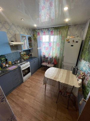 Продам трехкомнатную (3-комн.) квартиру, 18 мкр, 4, Ангарск г