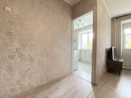 Продам двухкомнатную (2-комн.) квартиру, Центральная ул, 179б, Лужки д