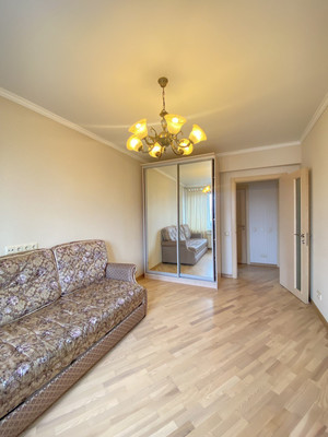 Продам двухкомнатную (2-комн.) квартиру, Усиевича ул, 13, Москва г