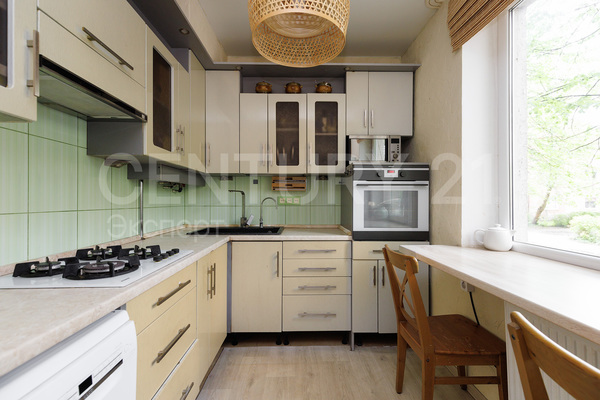 Продам трехкомнатную (3-комн.) квартиру, Харьковская ул, 65-69 , Калининград г