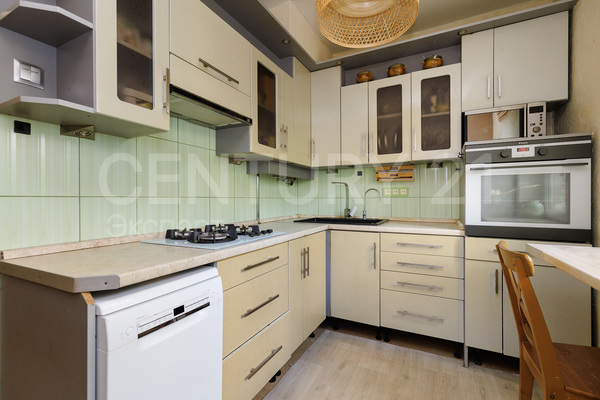 Продам трехкомнатную (3-комн.) квартиру, Харьковская ул, 65-69 , Калининград г