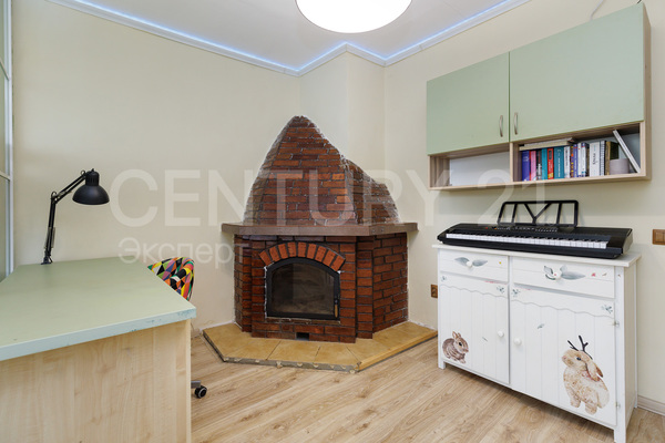 Продам трехкомнатную (3-комн.) квартиру, Харьковская ул, 65-69 , Калининград г