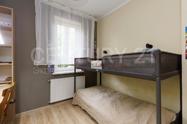 Продам трехкомнатную (3-комн.) квартиру, Харьковская ул, 65-69 , Калининград г