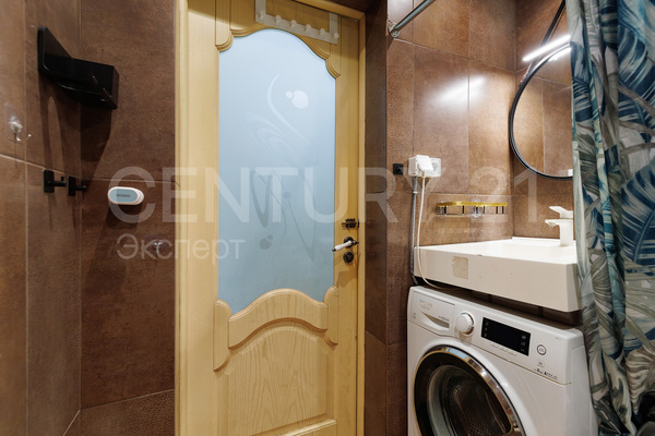 Продам трехкомнатную (3-комн.) квартиру, Харьковская ул, 65-69 , Калининград г