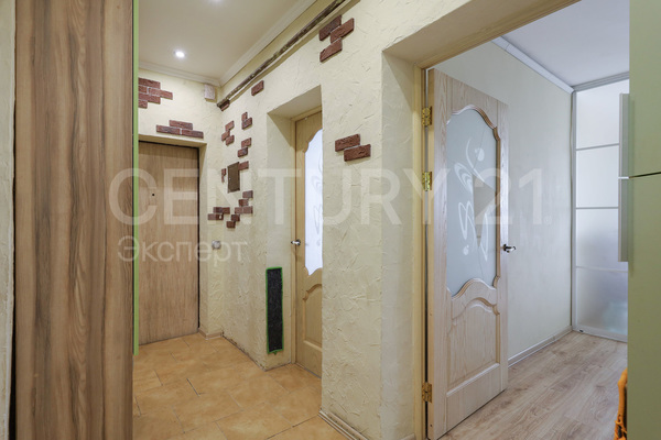 Продам трехкомнатную (3-комн.) квартиру, Харьковская ул, 65-69 , Калининград г