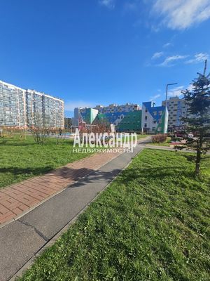 Продам однокомнатную (1-комн.) квартиру, Воронцовский б-р, 11к3, Бугры п