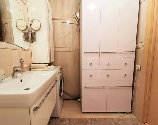 Продам трехкомнатную (3-комн.) квартиру, Шагольская квартал 1 ул, 3, Челябинск г