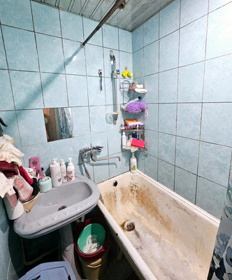 Продам 2-комн. в 3-комн. квартире, Зины Портновой ул, 21Ак2, Санкт-Петербург г