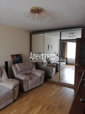 Продам двухкомнатную (2-комн.) квартиру, Варвары Петровой ул, 6, Понтонный п