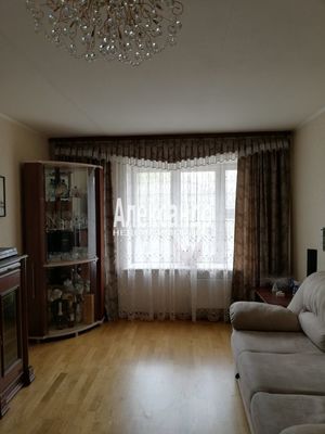 Продам двухкомнатную (2-комн.) квартиру, Варвары Петровой ул, 6, Понтонный п