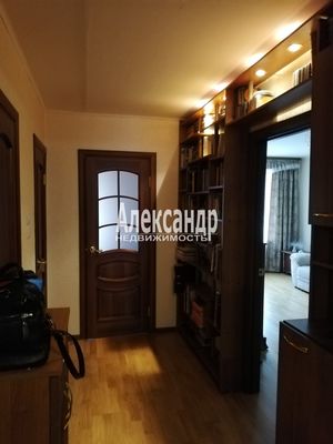 Продам двухкомнатную (2-комн.) квартиру, Варвары Петровой ул, 6, Понтонный п