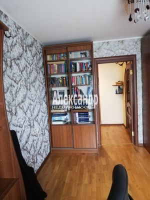Продам двухкомнатную (2-комн.) квартиру, Варвары Петровой ул, 6, Понтонный п
