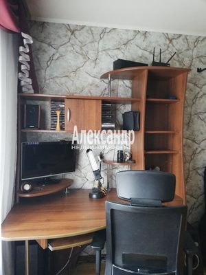 Продам двухкомнатную (2-комн.) квартиру, Варвары Петровой ул, 6, Понтонный п