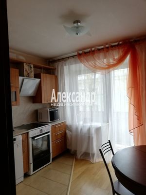 Продам двухкомнатную (2-комн.) квартиру, Варвары Петровой ул, 6, Понтонный п