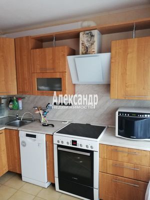 Продам двухкомнатную (2-комн.) квартиру, Варвары Петровой ул, 6, Понтонный п