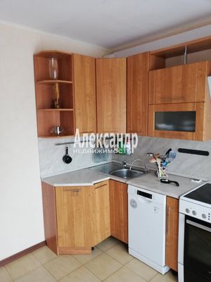 Продам двухкомнатную (2-комн.) квартиру, Варвары Петровой ул, 6, Понтонный п