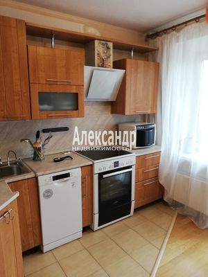 Продам двухкомнатную (2-комн.) квартиру, Варвары Петровой ул, 6, Понтонный п