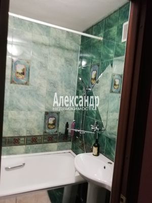 Продам двухкомнатную (2-комн.) квартиру, Варвары Петровой ул, 6, Понтонный п