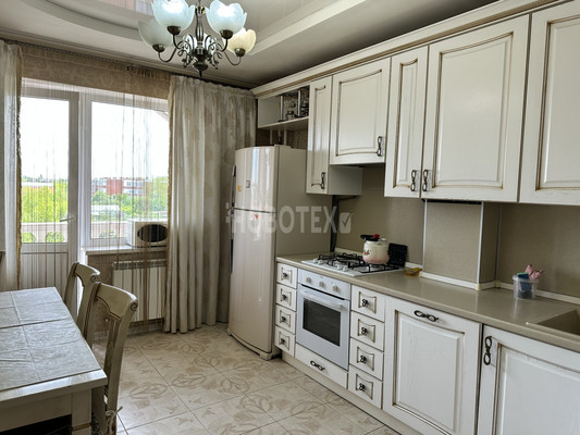 Продам трехкомнатную (3-комн.) квартиру, 50 лет Октября ул, 37, Северская ст-ца