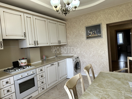 Продам трехкомнатную (3-комн.) квартиру, 50 лет Октября ул, 37, Северская ст-ца