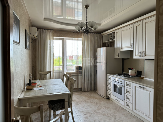 Продам трехкомнатную (3-комн.) квартиру, 50 лет Октября ул, 37, Северская ст-ца