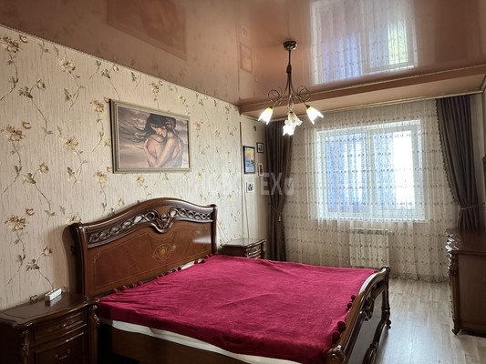 Продам трехкомнатную (3-комн.) квартиру, 50 лет Октября ул, 37, Северская ст-ца