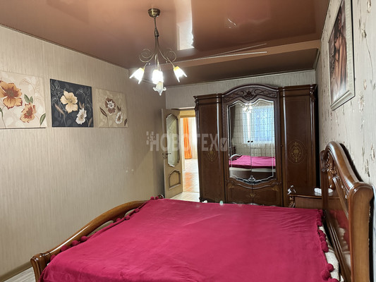 Продам трехкомнатную (3-комн.) квартиру, 50 лет Октября ул, 37, Северская ст-ца