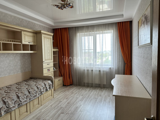 Продам трехкомнатную (3-комн.) квартиру, 50 лет Октября ул, 37, Северская ст-ца