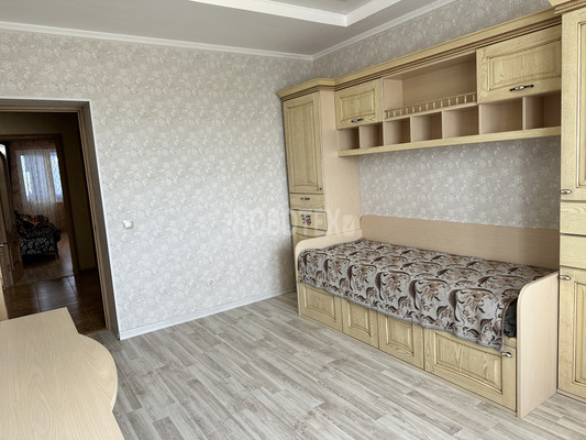 Продам трехкомнатную (3-комн.) квартиру, 50 лет Октября ул, 37, Северская ст-ца