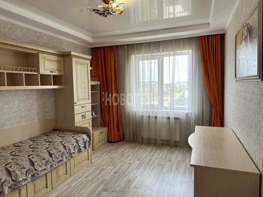 Продам трехкомнатную (3-комн.) квартиру, 50 лет Октября ул, 37, Северская ст-ца